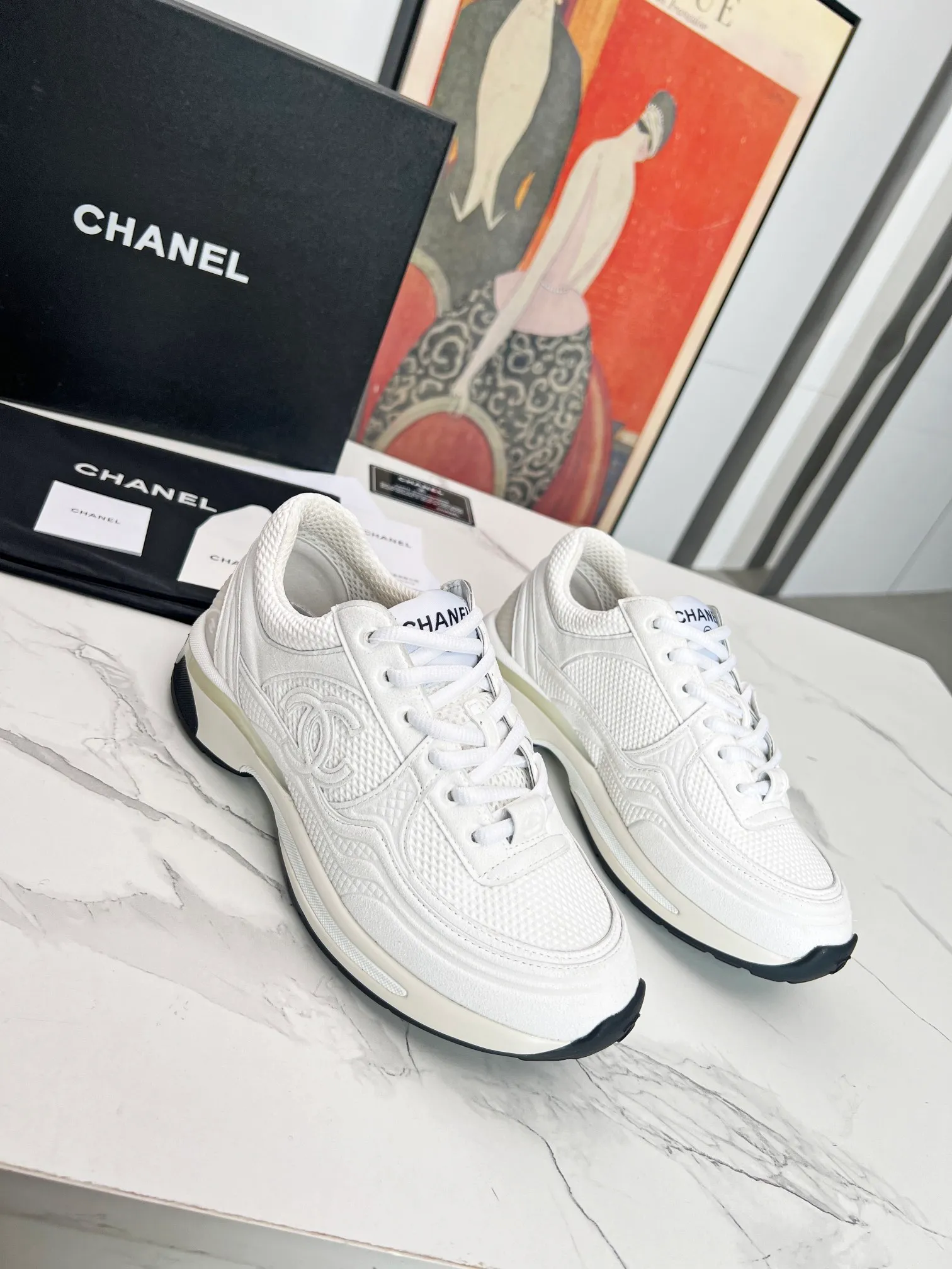 👟👟Ex-factory price 640👟👟 chanel Chanel 2024 early spring vacation series latest casual sports shoes silver white, gold white, silver gray, black and red! Incomparably beautiful and easy to wear, very light, the lining is also super soft, super comfortable, the upper is breathable, the color is high-end and durable, versatile. Upper: cowhide and cloth stitching. Inner: breathable mesh. Original foam combination outsole. Size: 35-40.